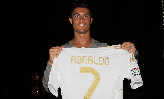 足球周刊：刘若钒曾想回成都却被徐正源拒绝，后获里卡多、穆斯卡特赏识（足球周刊：刘若钒曾欲回归成都遭徐正源拒绝，随后得到里卡多与穆斯卡特青睐）