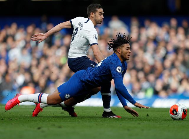 慕尼黑晚报：两名葡体球迷燃放烟火导致球迷和安保受伤被捕（慕尼黑晚报：两名葡萄牙体育球迷燃放烟花致球迷与安保受伤遭逮捕）