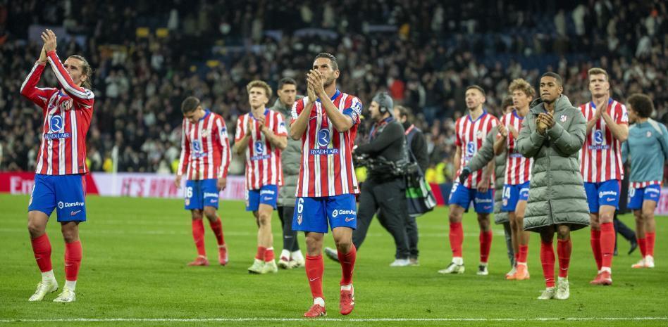 反对者抨击拉波尔塔：诺坎普还没完工，你们到底在庆祝什么？（反对派质问拉波尔塔：诺坎普尚未竣工，你们在庆祝什么？）