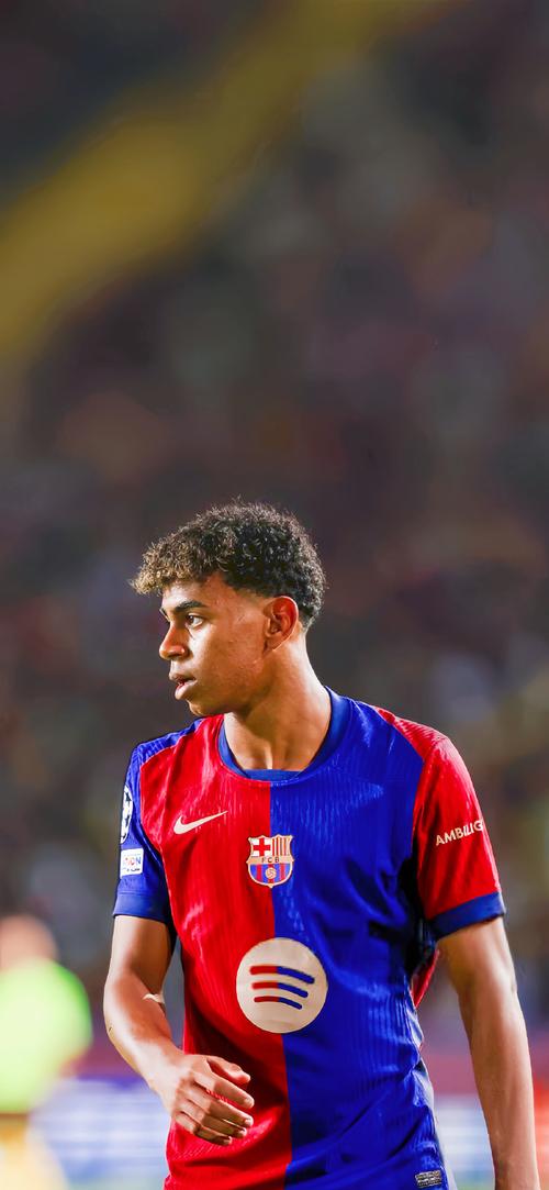 西甲半场：伦布雷拉斯闪击，亚马尔破门，巴萨2-1阿拉维斯（西甲半场战报：伦布雷拉斯闪电破门，亚马尔建功，巴萨暂2-1领先阿拉维斯）