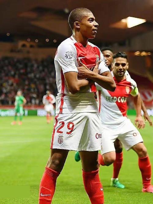 东体：明年3月份国足可能与打进世界杯正赛的亚洲球队热身（东体：国足明年3月或与晋级世界杯正赛的亚洲球队进行热身赛）