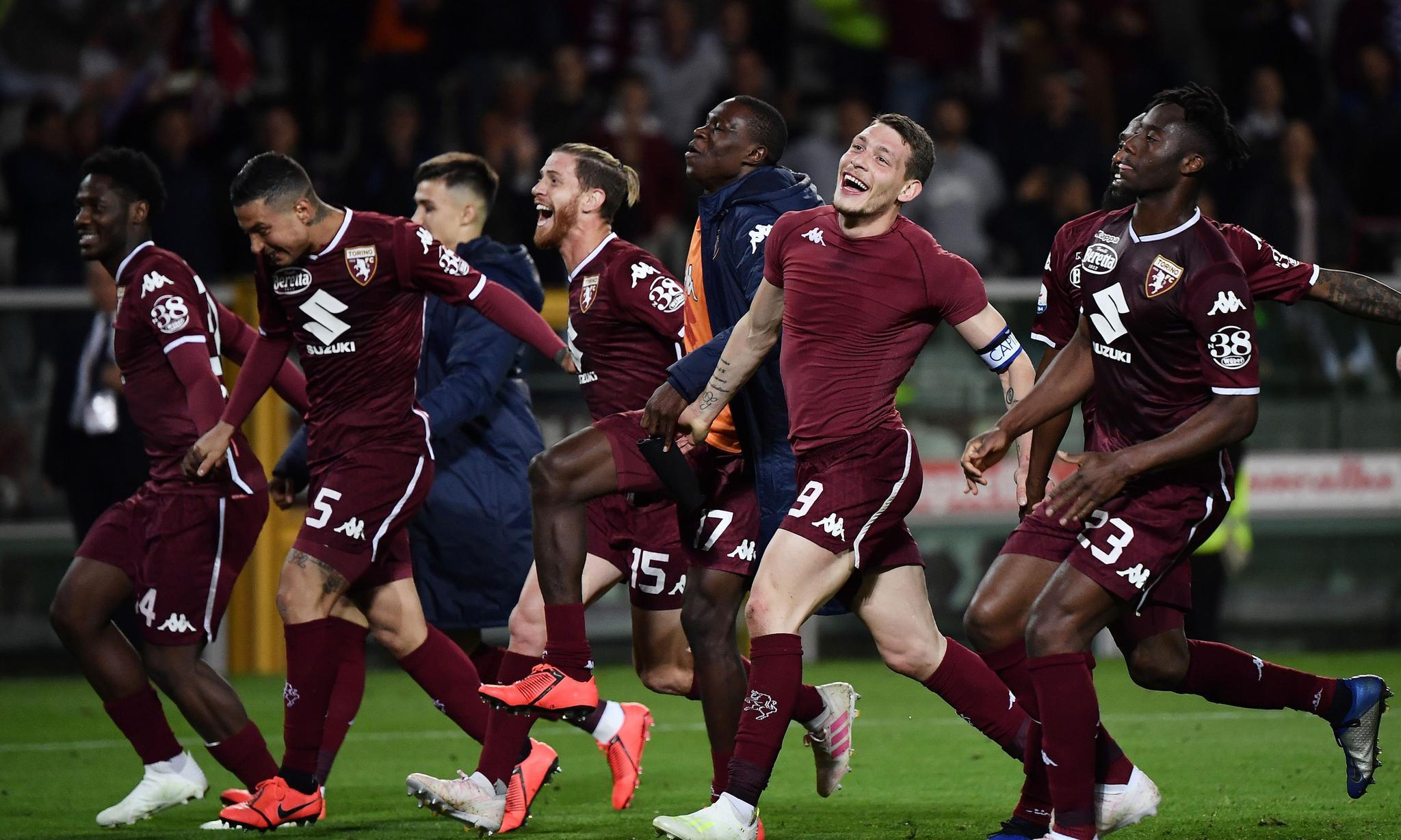 杜兰特中投精准，全场欢呼（杜兰特中距离手感爆棚，全场沸腾）