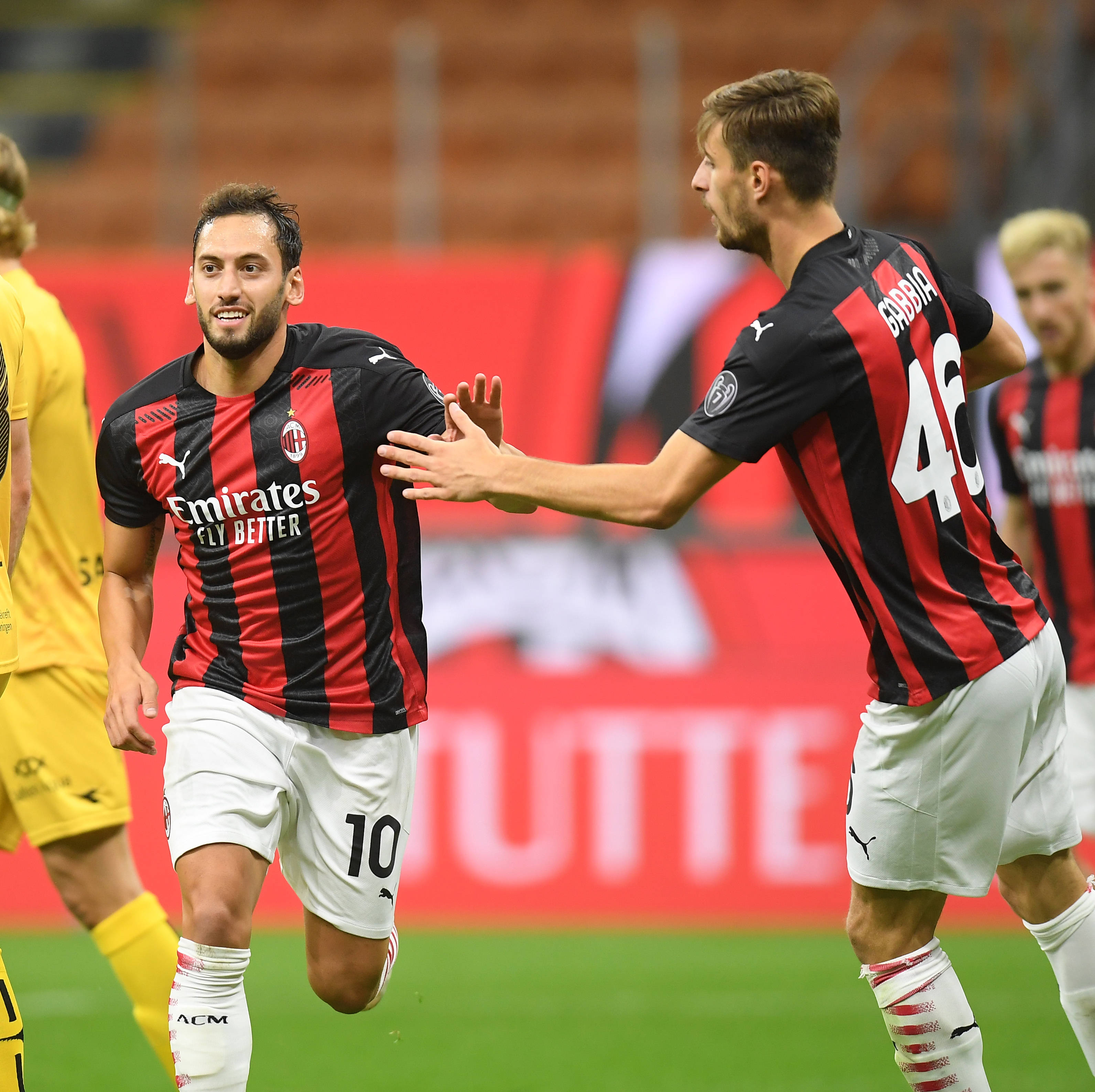 热议成都平广岛：联赛亚冠都蛮硬；租德尔加多需下载反诈app（成都战平广岛引热议：联赛亚冠硬仗不断，德尔加多租借需安装反诈APP）